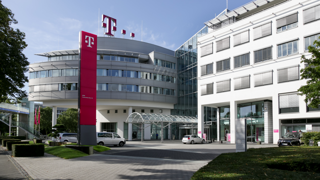 Deutsche Telekom examinează posibilitatea unei fuziuni cu Orange