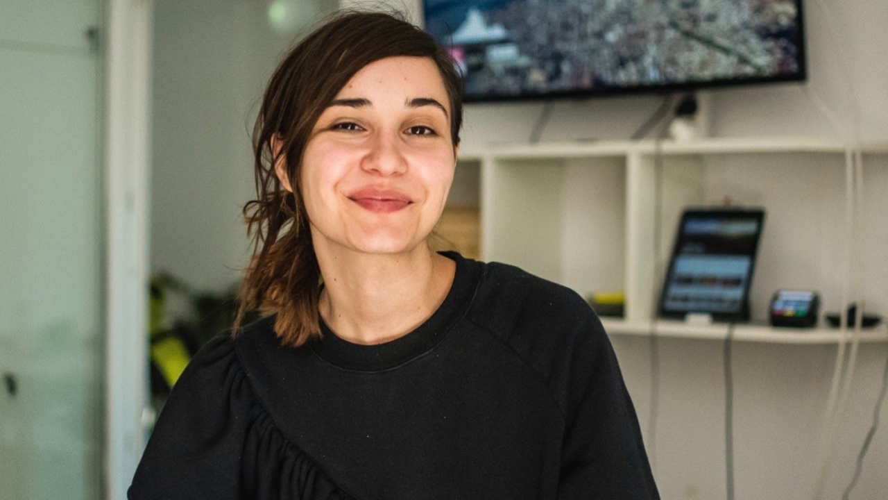 O tânără din România a lansat o carte pentru copii cu realitate augmentată