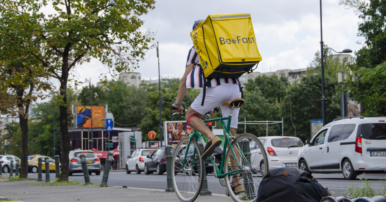 Startup-ul BeeFast implementează soluții de livrare pentru business-urile offline