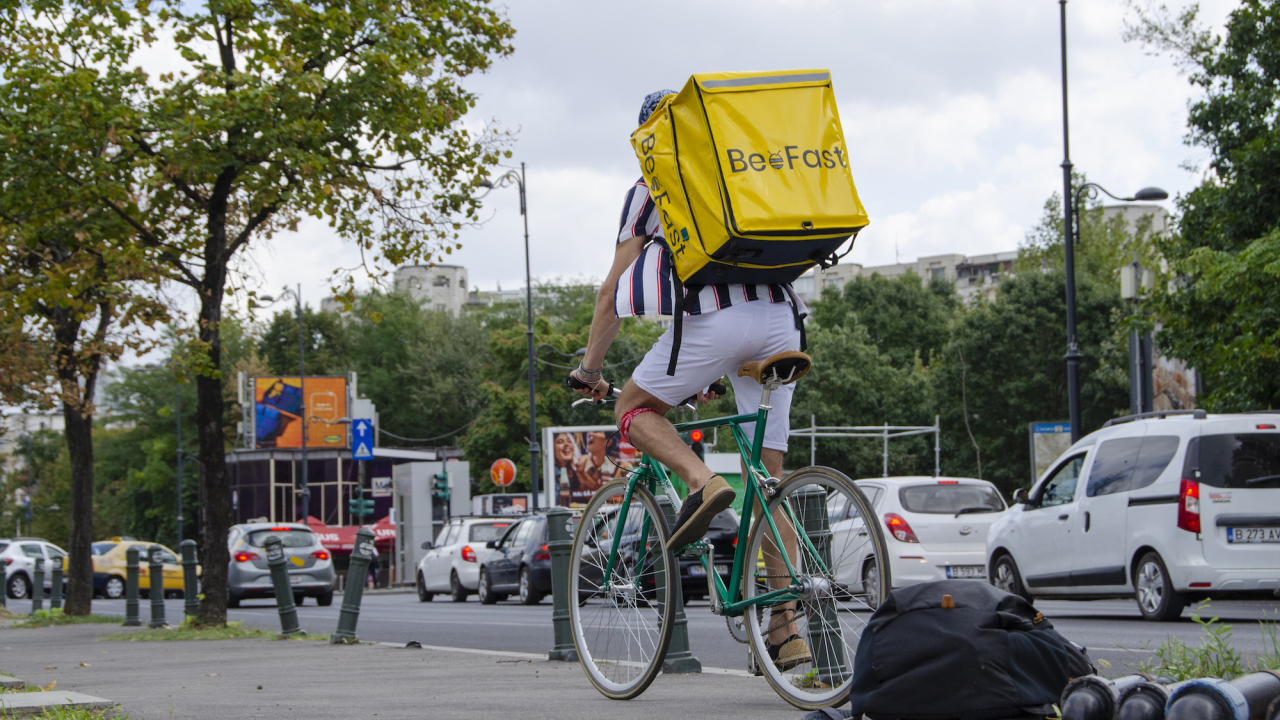 Startup-ul BeeFast implementează soluții de livrare pentru business-urile offline