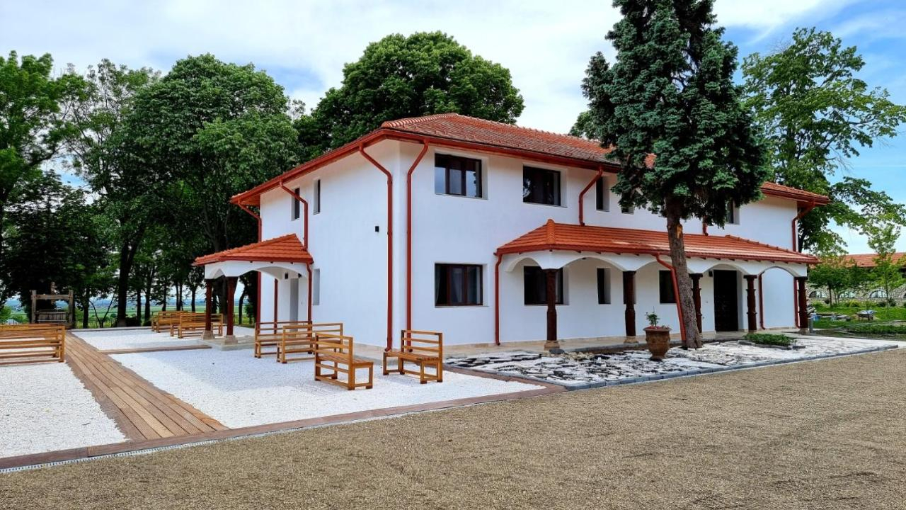 Turism viticol în România: Tohani investește 1 milion de euro în căsuțe și spa