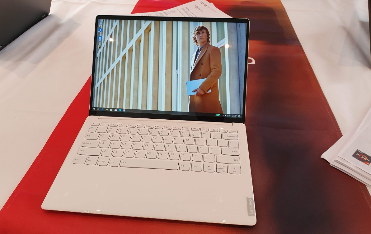 IFA 2019 - Lenovo mizează pe laptopuri cu ecranele cele mai luminoase