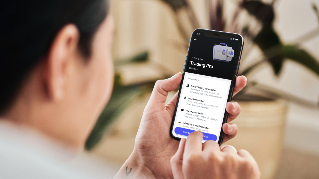 Românii au în medie 1.600 de euro pentru investiții în acțiuni prin Revolut