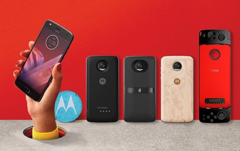 Moto Z2 Play, un telefon cu patru accesorii noi, inclusiv de gaming