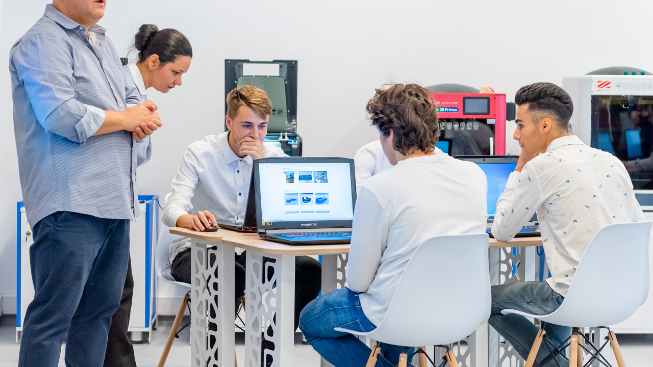 S-a lansat SmartLab Măgurele. Elevii au acces gratuit la tehnologie