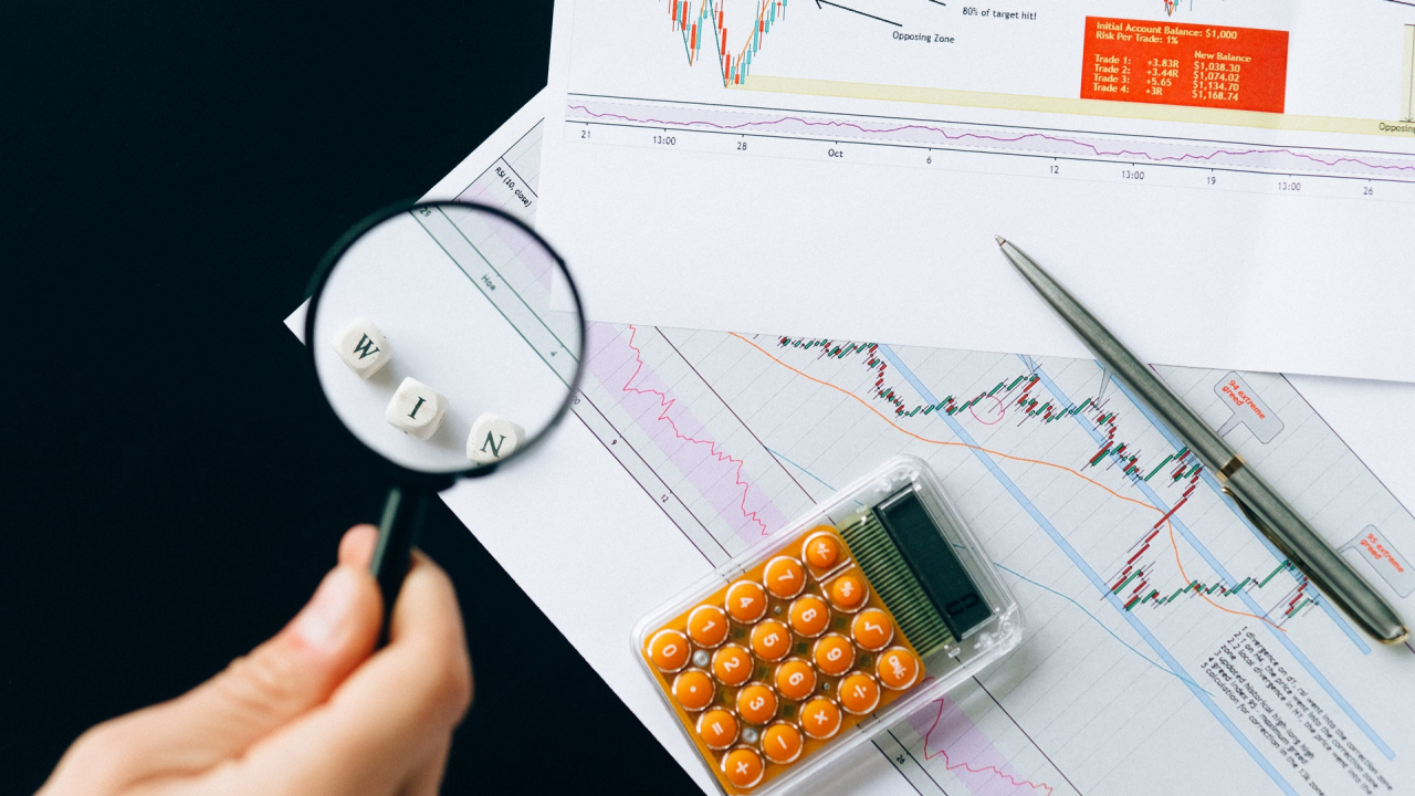 În ce pun banii femeile investitor din România. Criptomonedele sunt în top