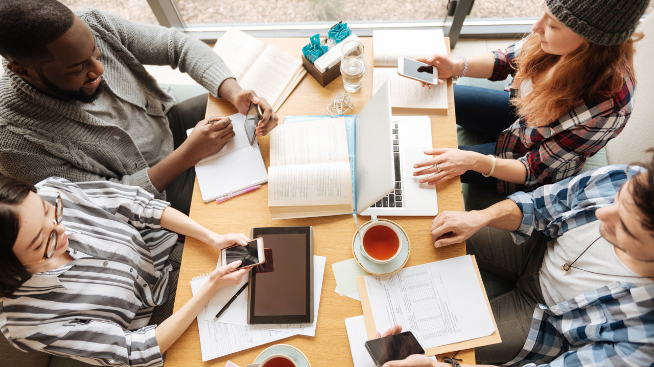 Generația Z - ce contează pentru tineri la locul de muncă