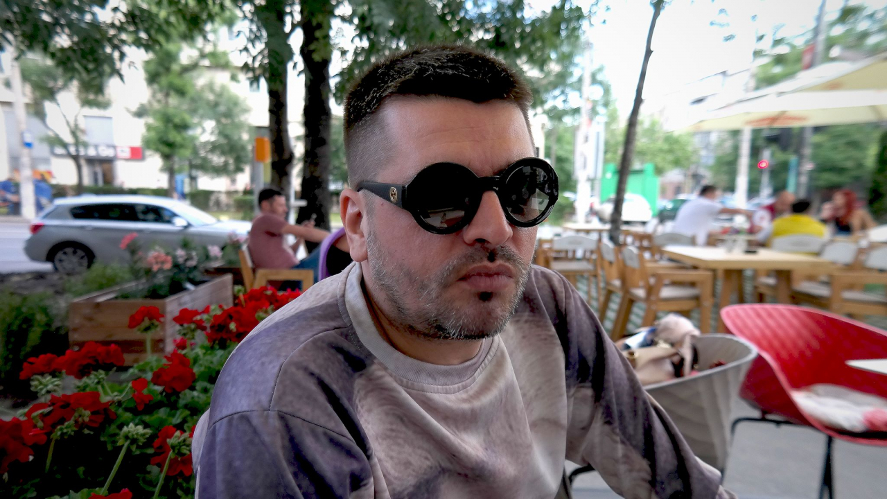 Semnături: ”Boz”, hackerul român care face trap cu vedetele americane