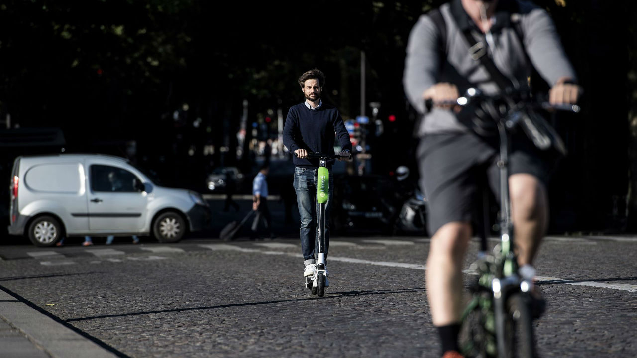 Uber intră pe piața de trotinete și oferă serviciul în aplicație