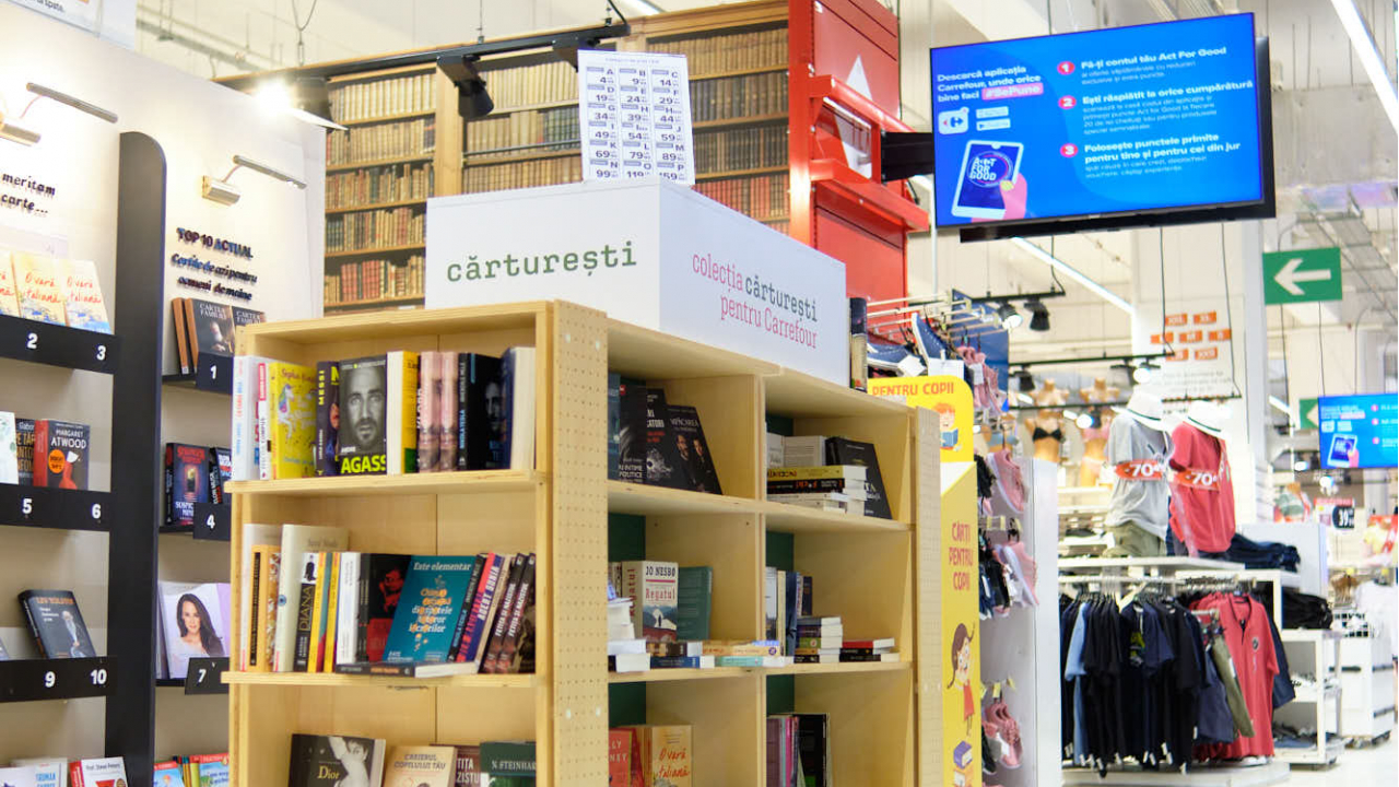 Insule de carte Cărturești în mai multe magazine Carrefour din țară