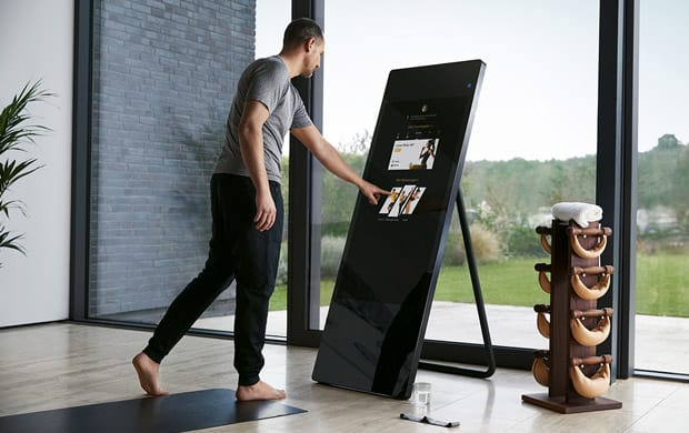 Un român e în echipa care vrea să facă oglinda de fitness pentru acasă