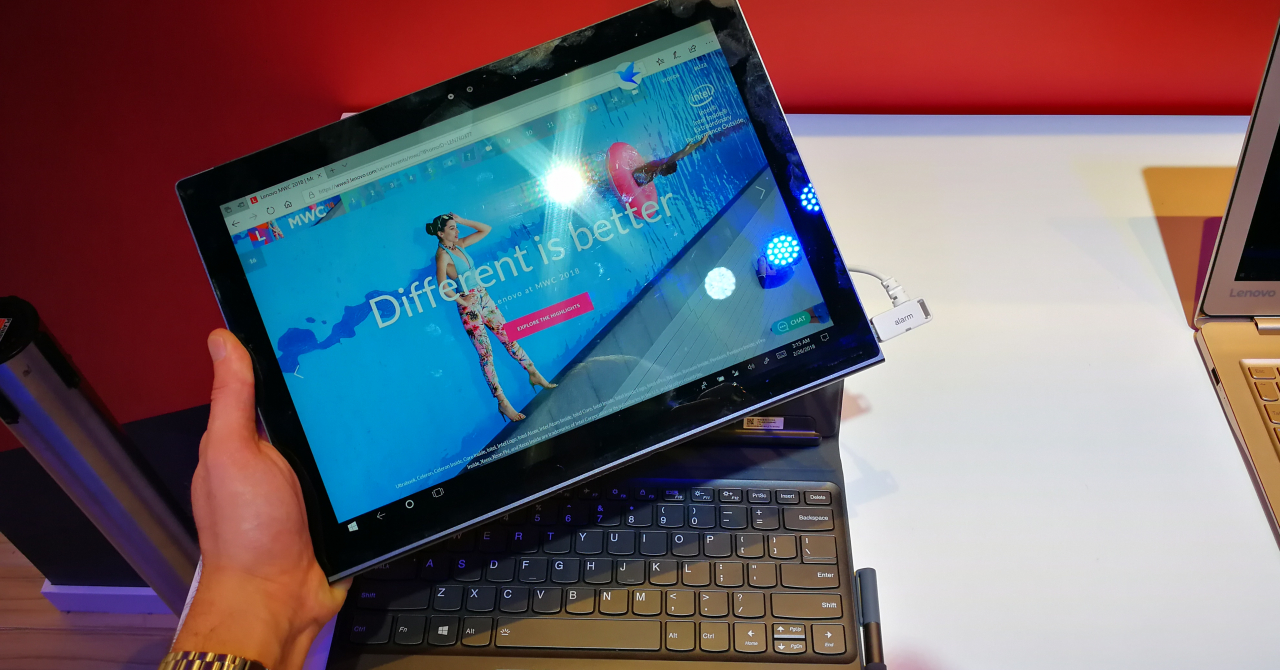MWC 2018: Lenovo Miix 630 este un laptop cu suflet de smartphone