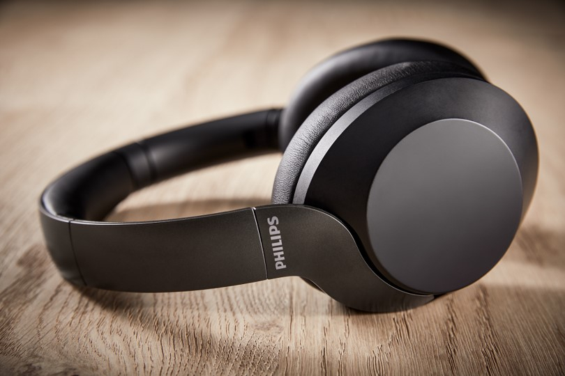 Philips Audio lansează căștile wireless PH805 cu noise cancelling