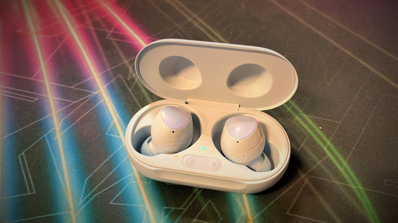 REVIEW Samsung Galaxy Buds Plus - mixul cel bun între viața la birou și fitness