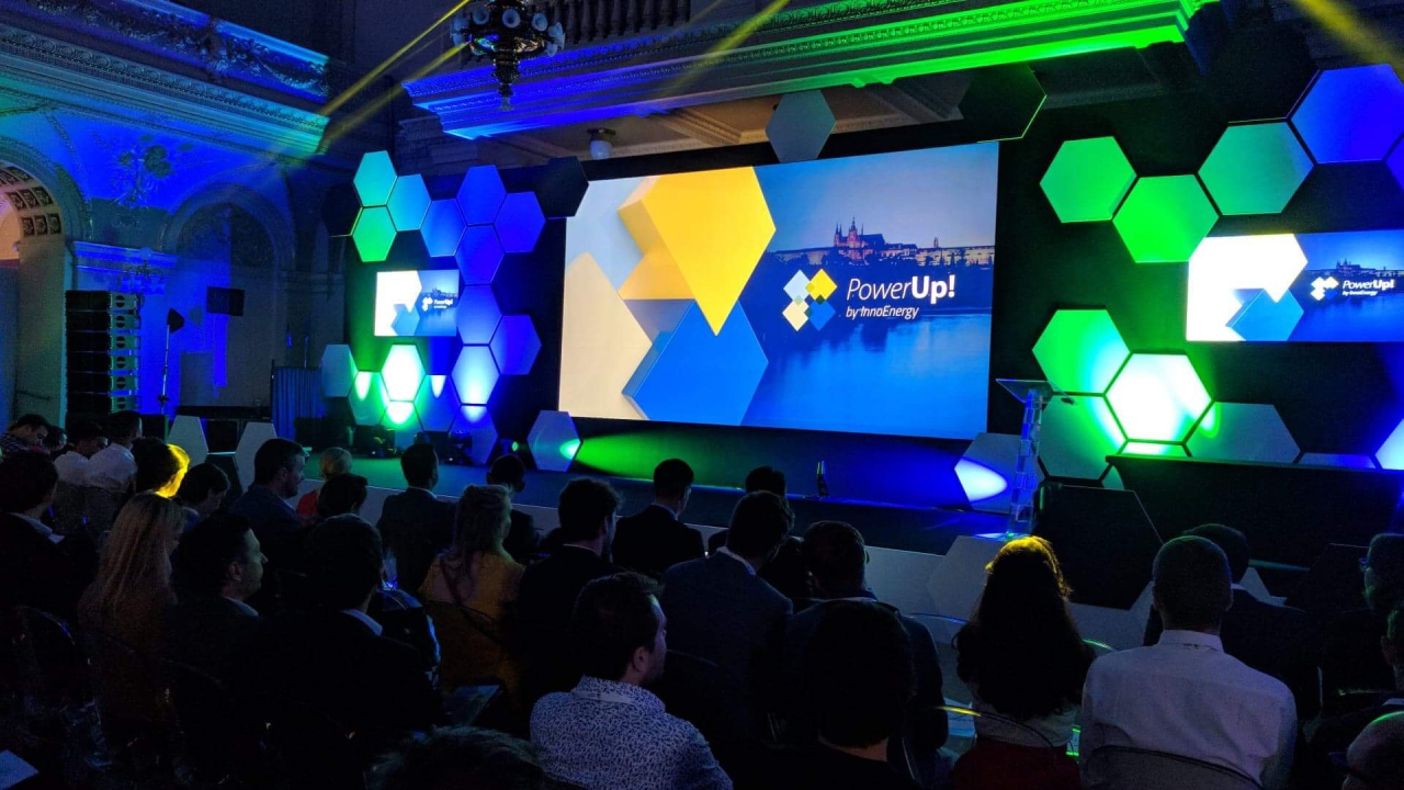 PowerUp! 2018: ce face un dinozaur din energie cu inovația unui startup