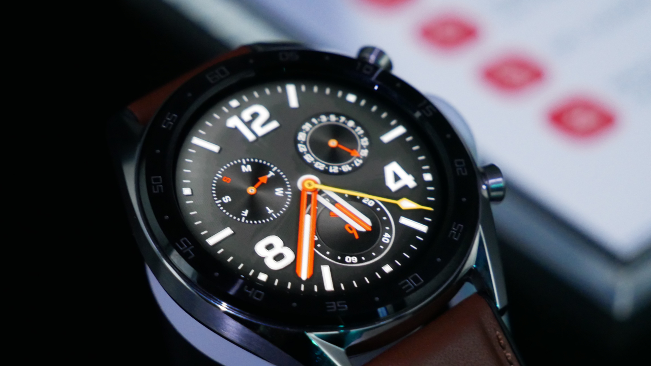 Huawei Watch GT costă puțin, dar rezistă mult