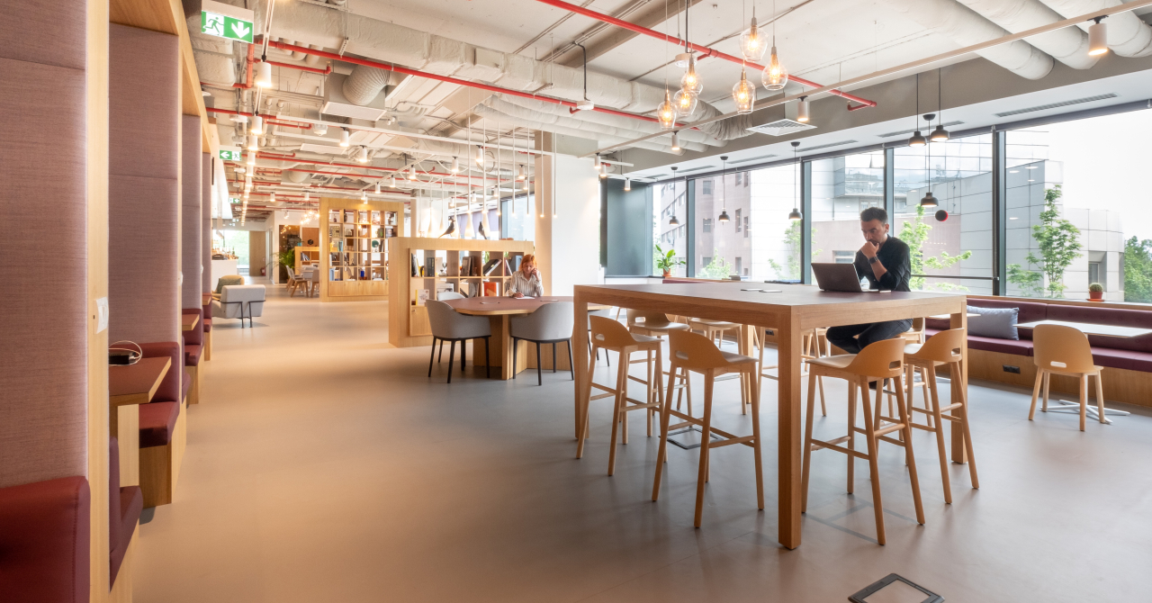 Un nou spațiu de <span class="title-highlight">coworking</span> în București, marca International Workplace Group