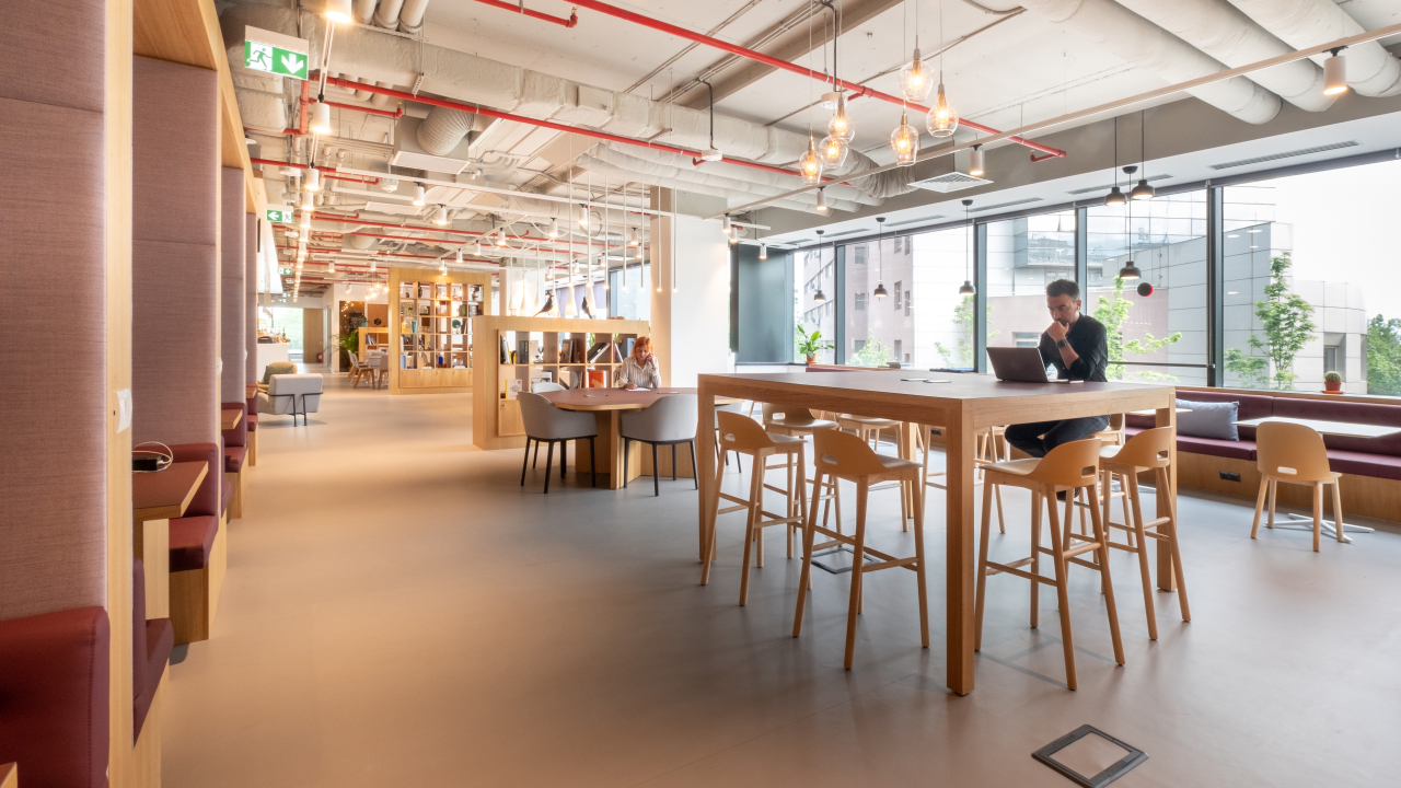 Un nou spațiu de <span class="title-highlight">coworking</span> în București, marca International Workplace Group