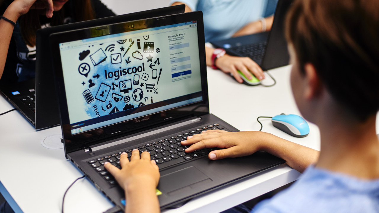 Cursuri de programare: modul de competențe digitale la Logiscool