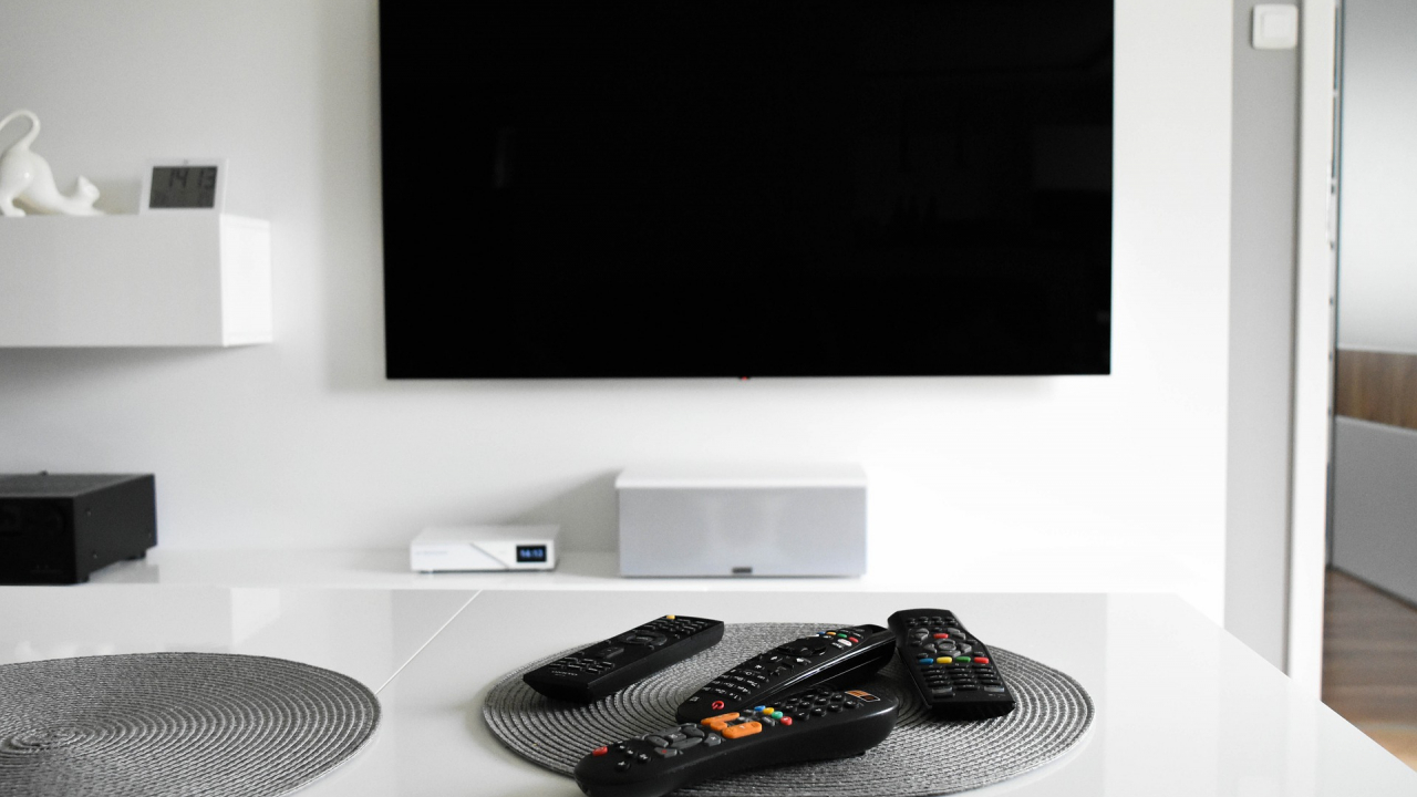 Orange: Televizoare 4K în rate și Netflix gratuit pentru trei luni