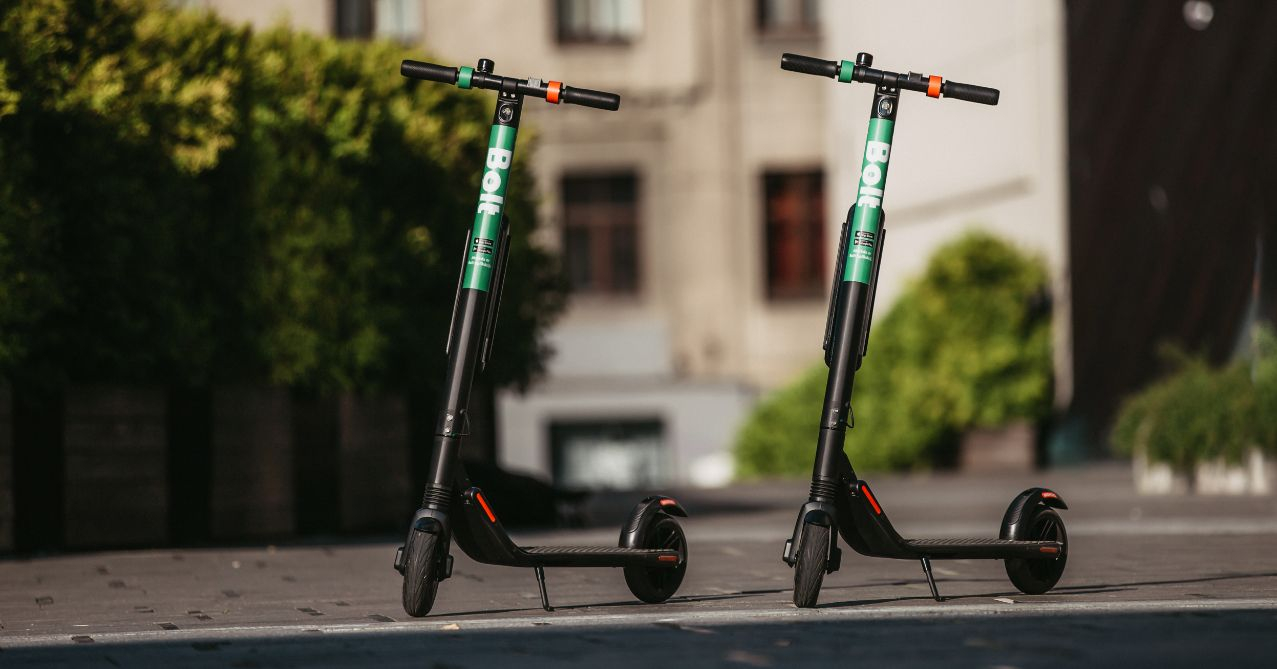 Bolt vine cu trotinete și mașini electrice în România