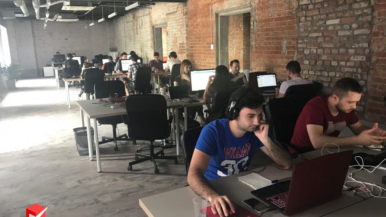 Românii de la Whyttest ies în afara granițelor