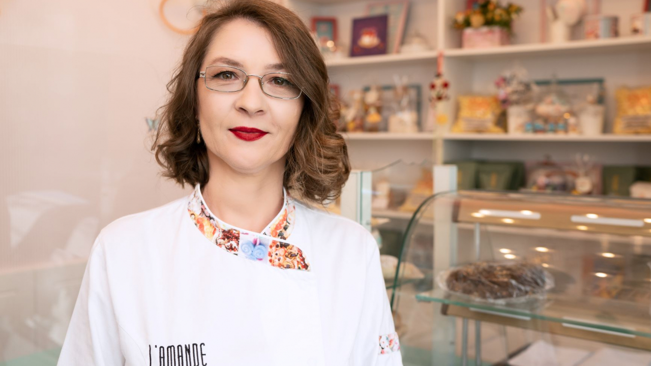 Franciză cu deserturi: L’Amande se extinde în Bacău cu 50.000 de euro investiție