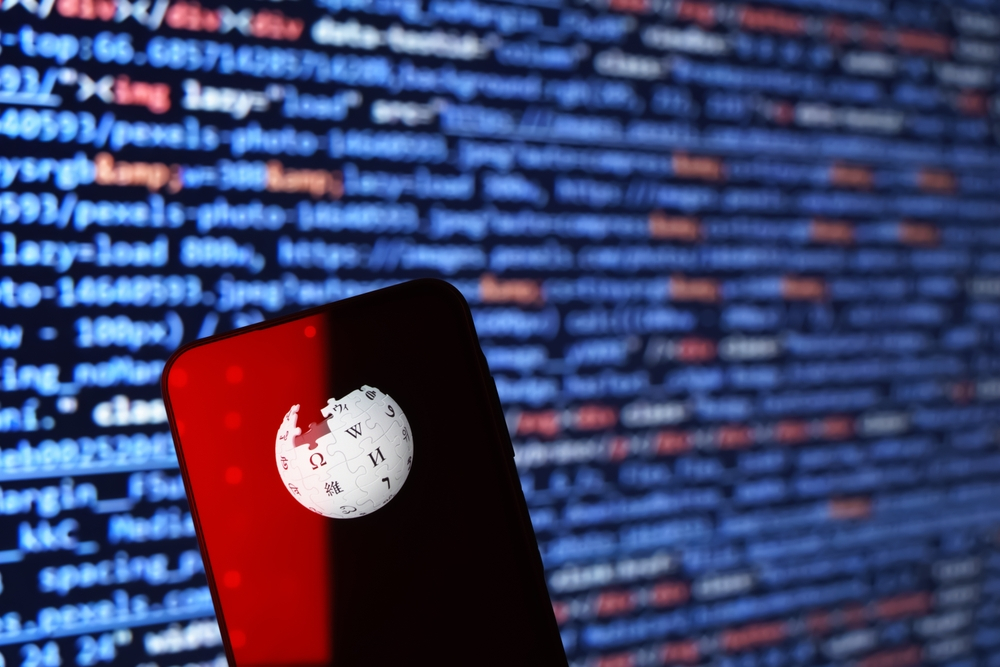 Enciclopedia online Wikipedia are peste 7 milioane de articole generate de utilizatori voluntari