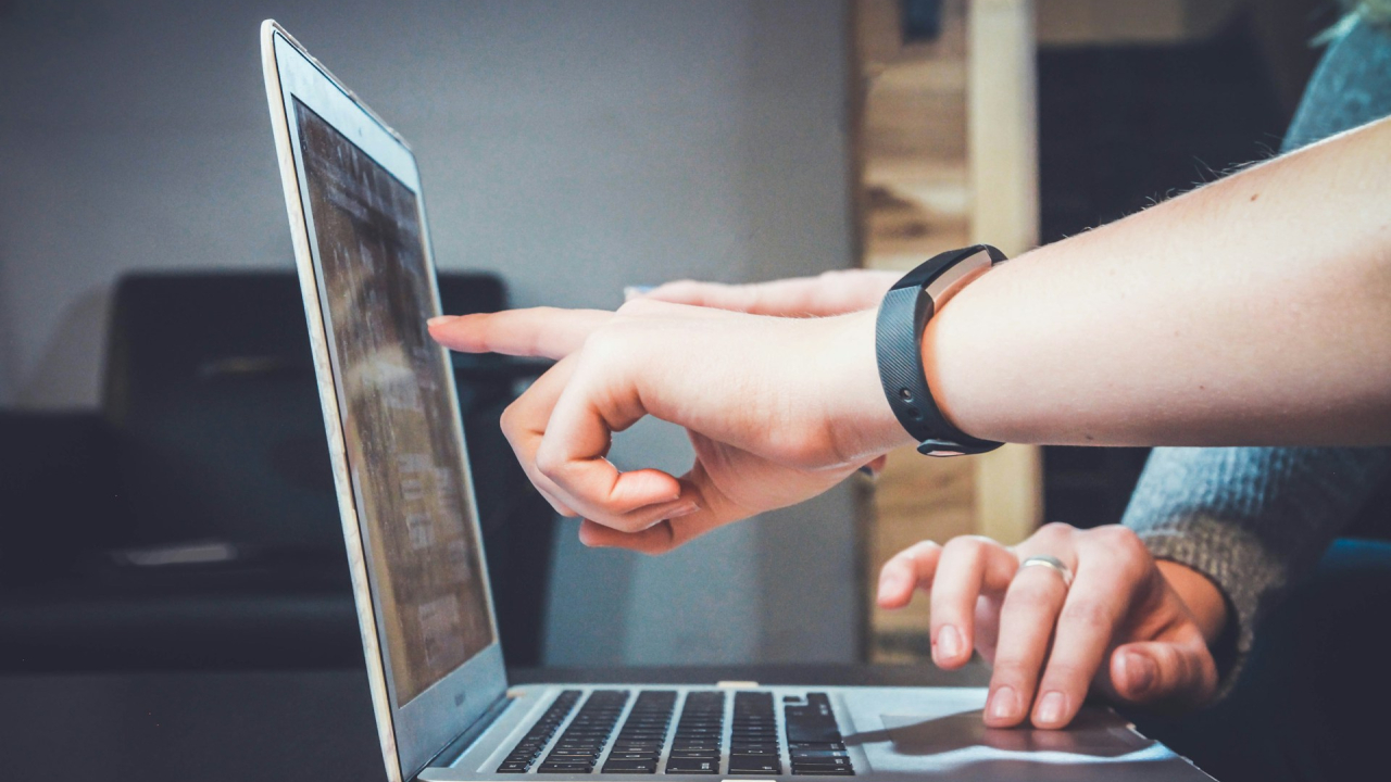eLearning România ajunge la a treia ediție: cum îmbinăm educația digitală cu AI-ul