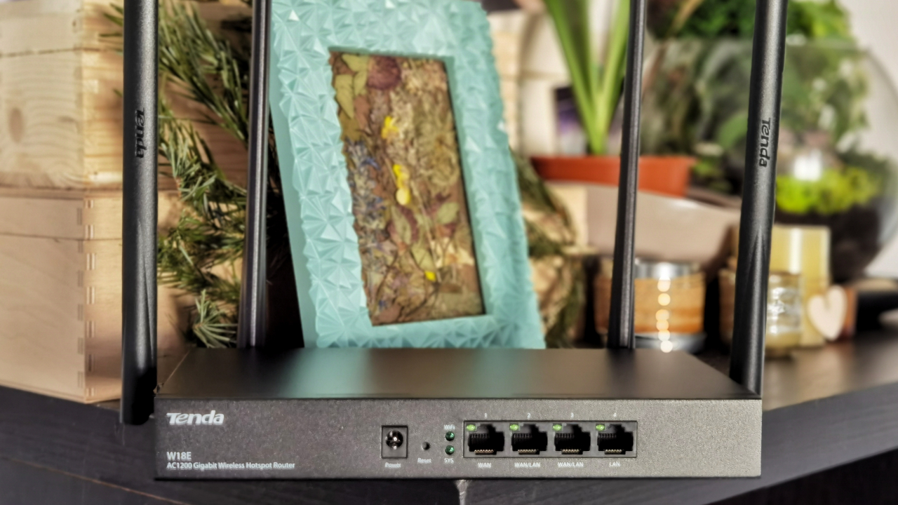 Review Tenda W18E: Router serios pentru IMM-uri care pun accent pe fiabilitate