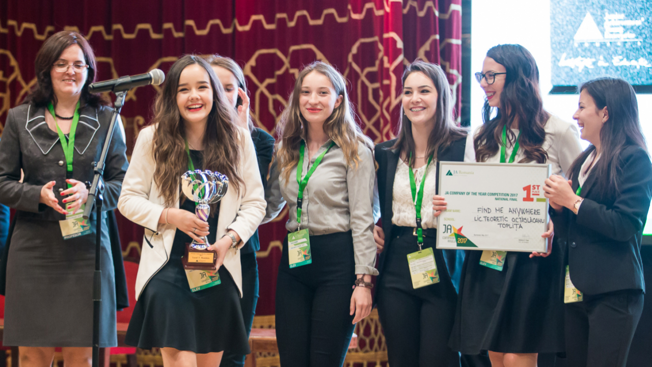 Elevii, învățați să facă o afacere la JA Business Plan Challenge 2019