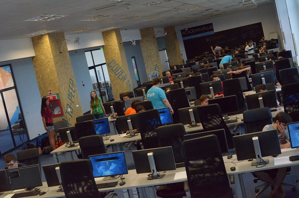 Școala gratuită de programare: câți absolvenți s-au angajat în IT