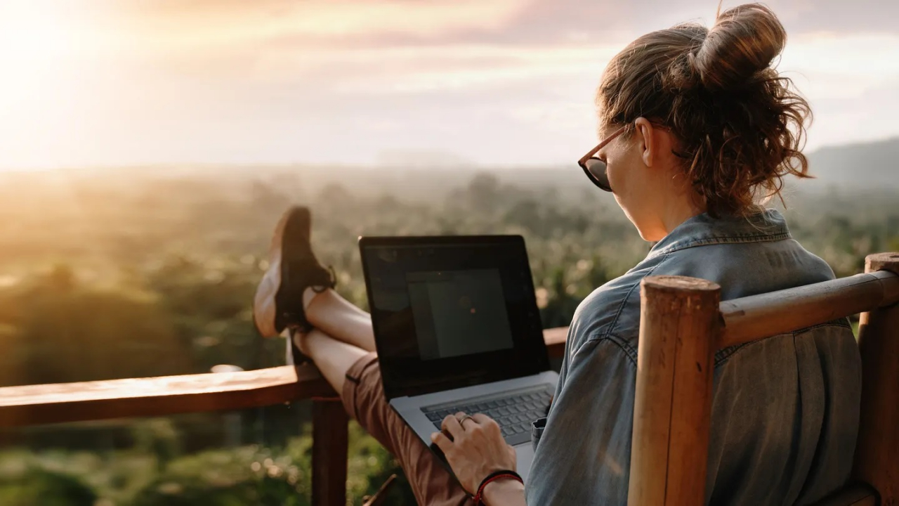 Companiile cu angajați care folosesc tehnologii digitale obțin venituri mai mari