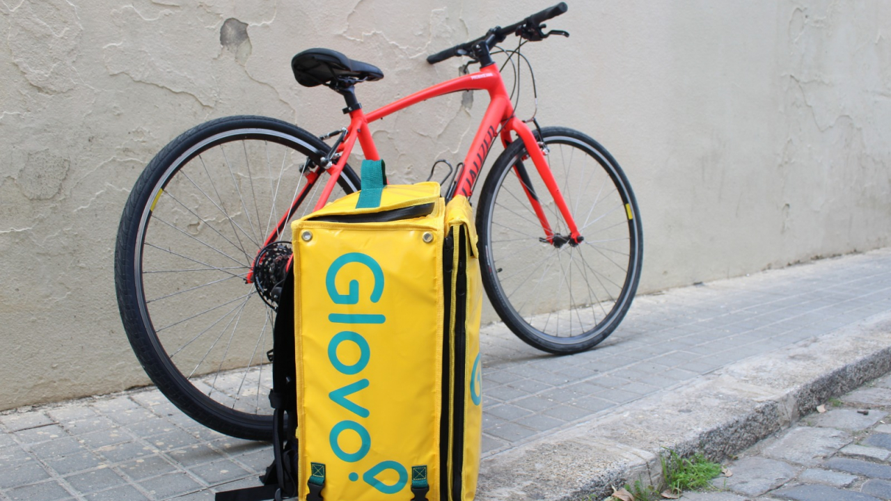 Glovo se lansează în două noi orașe din România