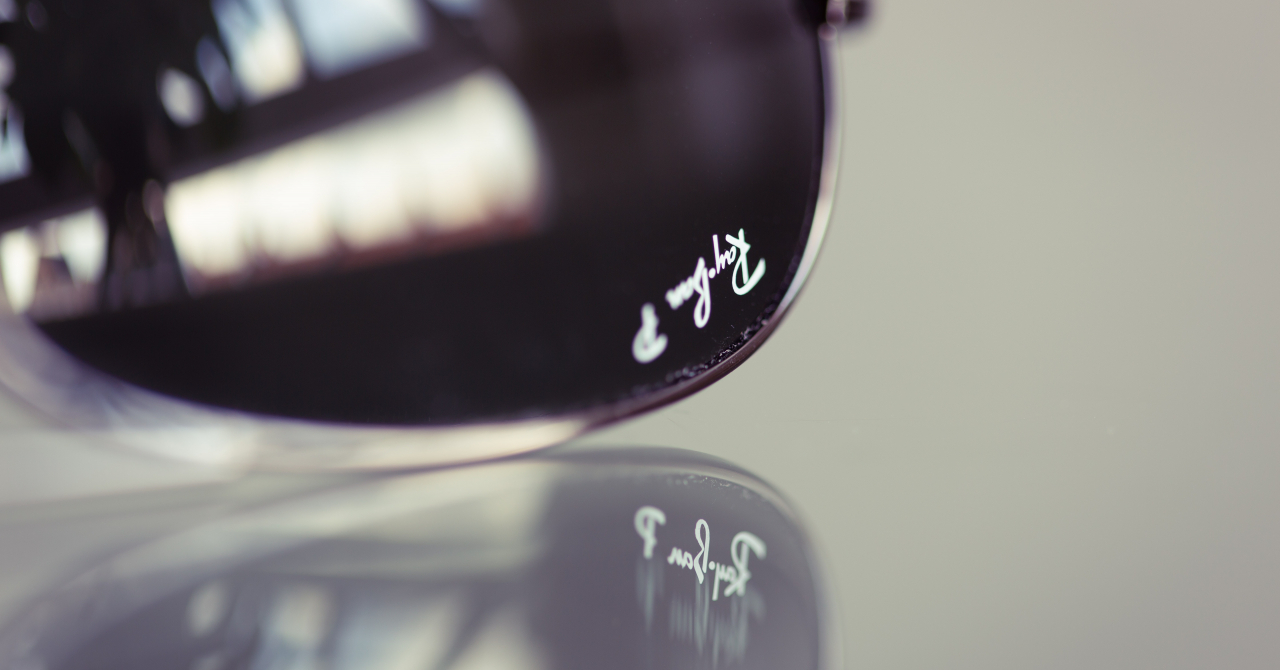 Cum arată ochelarii inteligenți creați de Facebook alături de Ray-Ban FOTO