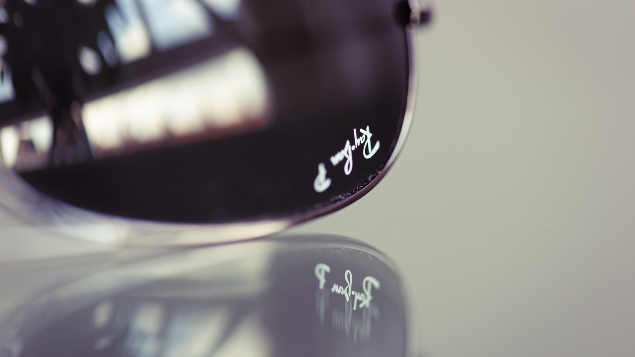 Cum arată ochelarii inteligenți creați de Facebook alături de Ray-Ban FOTO