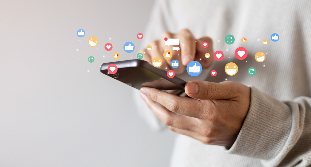 Startup-ul unde influencerii își creează ”gemeni digitali” cu ajutorul AI