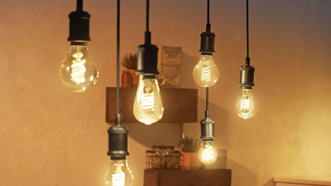 Signify lansează noi becuri inteligente din gama Philips Hue