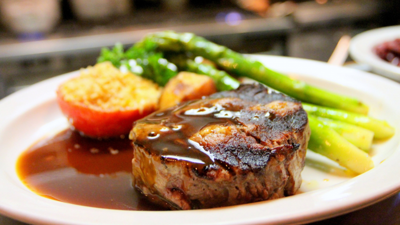 Viitorul alimentației: burgeri din plante, shake-uri și insecte