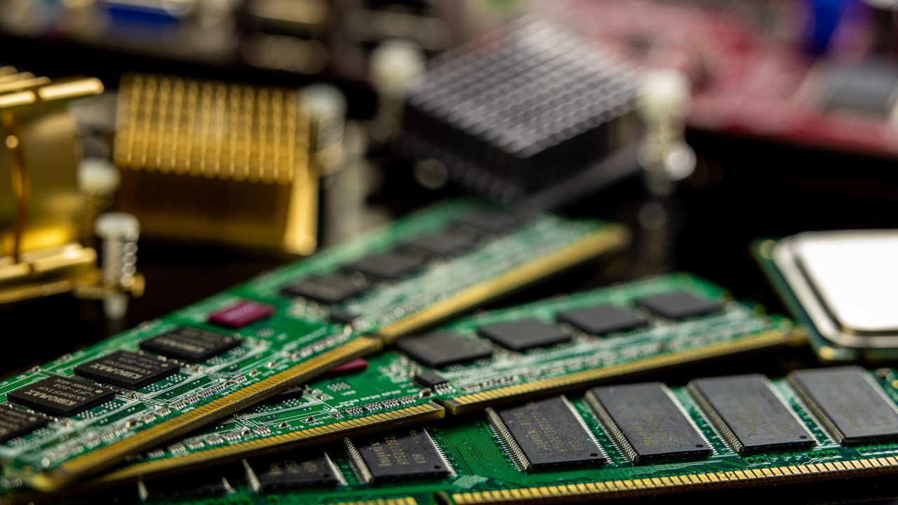 Valve avertizează că prețurile memoriei RAM și ale SSD-urilor vor continua să crească