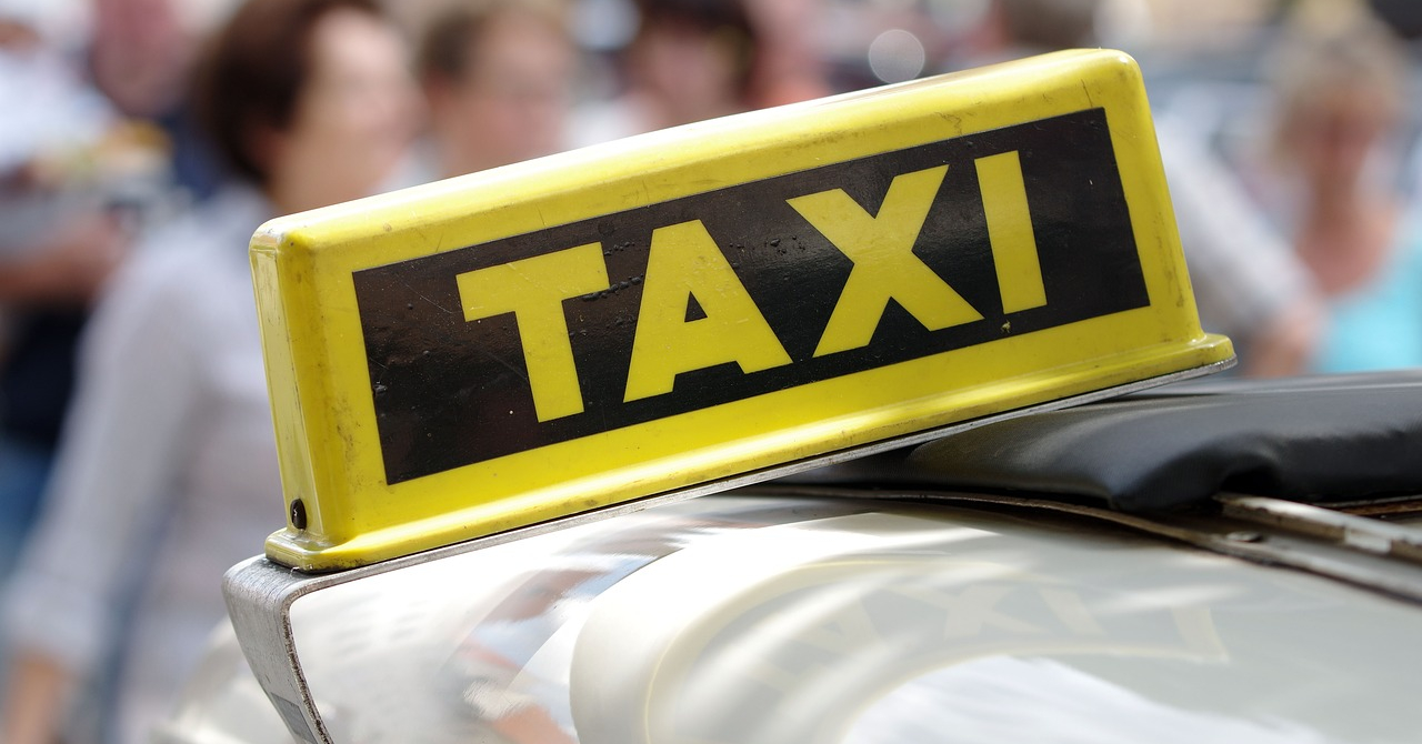Proiect de Ordonanță: Uber, Taxify, Clever Taxi ar putea fi interzise