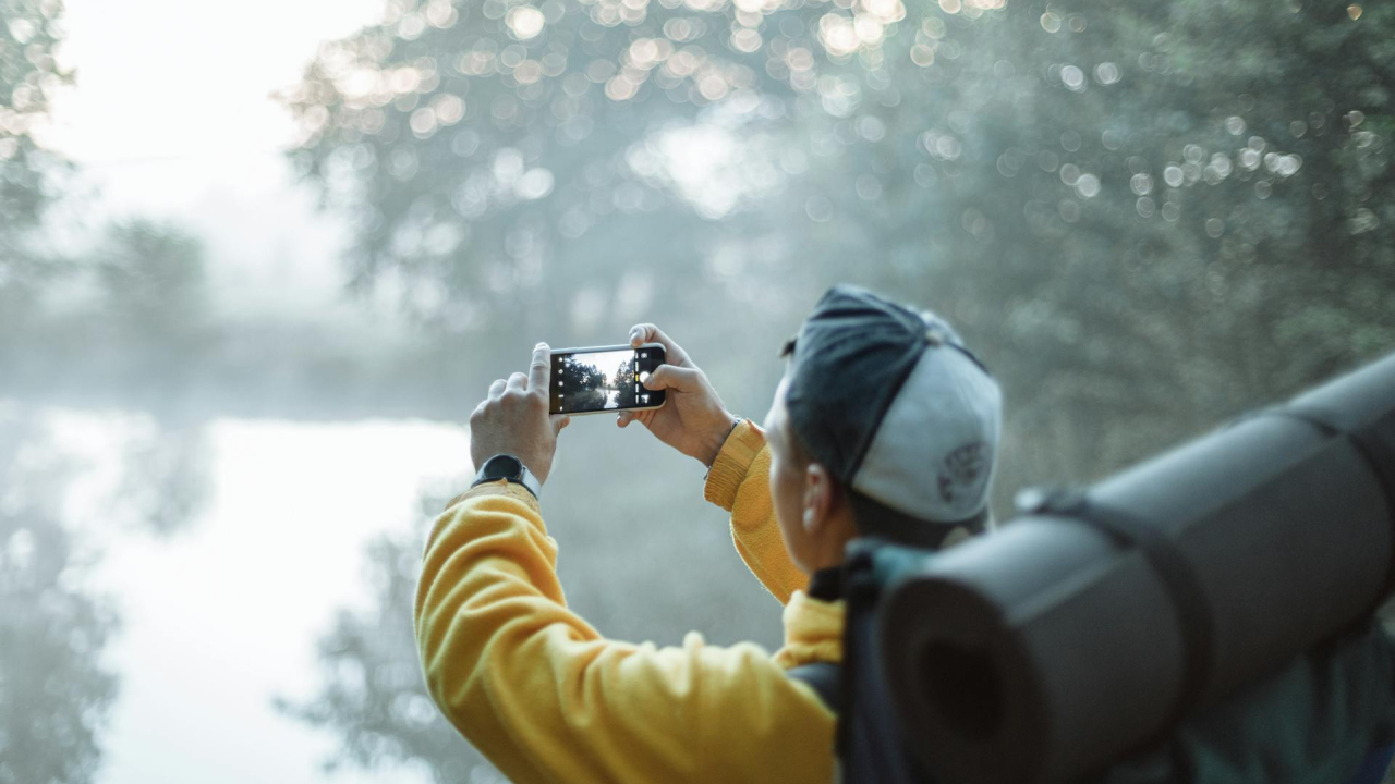 Previziunile pentru 2026: livrările de smartphone-uri scad și prețul crește