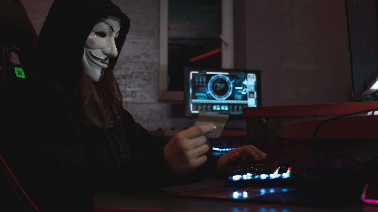 Bitdefender: Hackerii din gruparea FIN8 fură datele de card cu o nouă armă