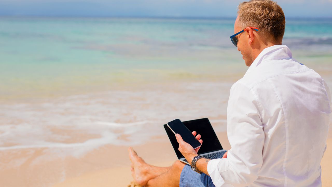 Studiu Undelucrăm.ro: aproximativ 11% dintre români au lucrat mereu în vacanță