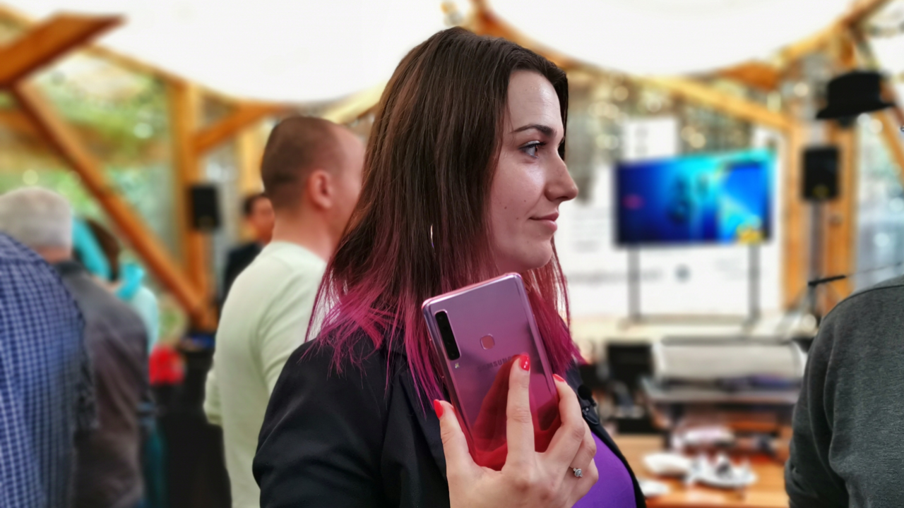 Samsung Galaxy A9: telefonul cu patru camere principale, lansat local