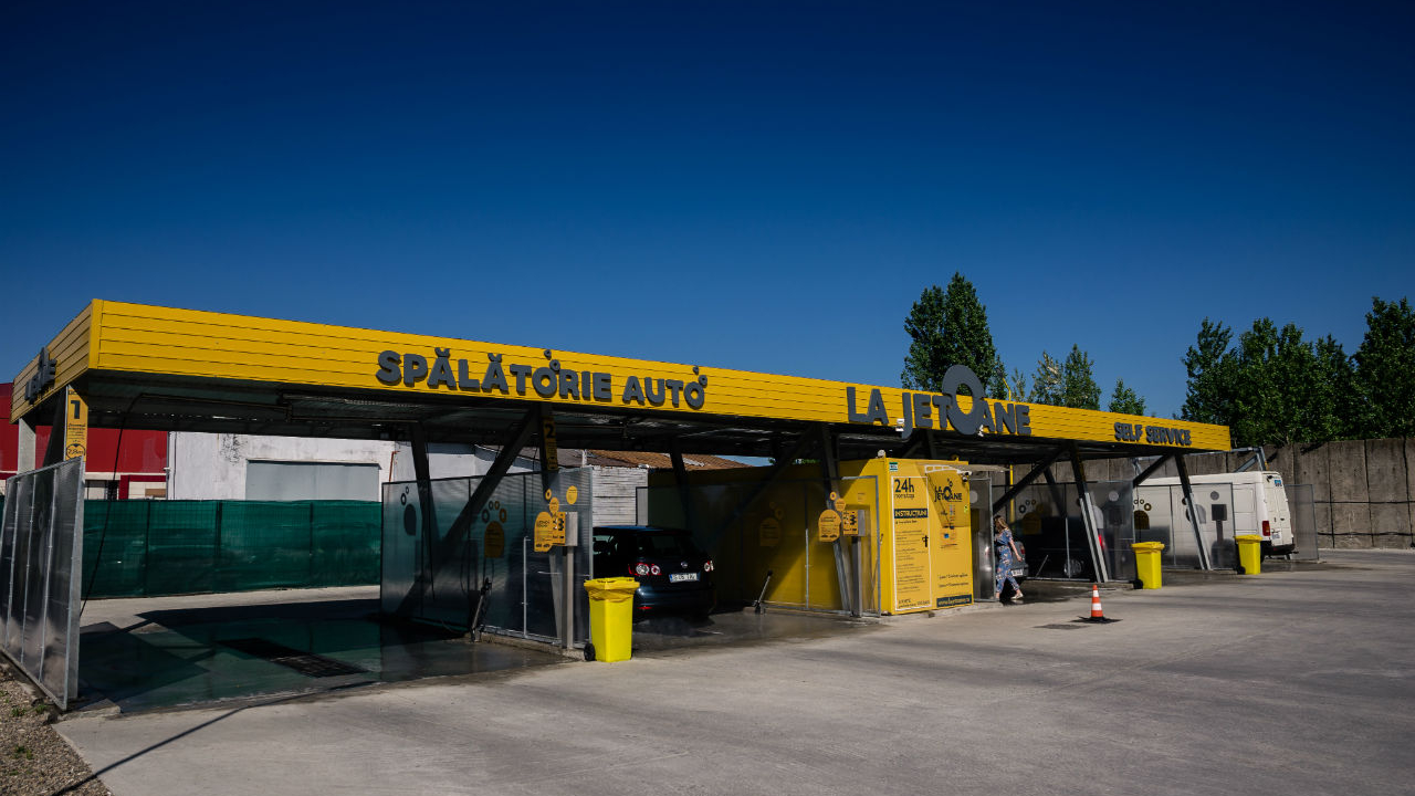 Franciză spălătorie auto self-service: cât costă și ce profit aduce
