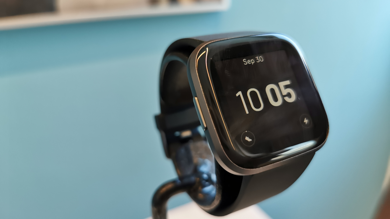 Fitbit Versa 2, lansat oficial în România: Cât costă ceasul smart