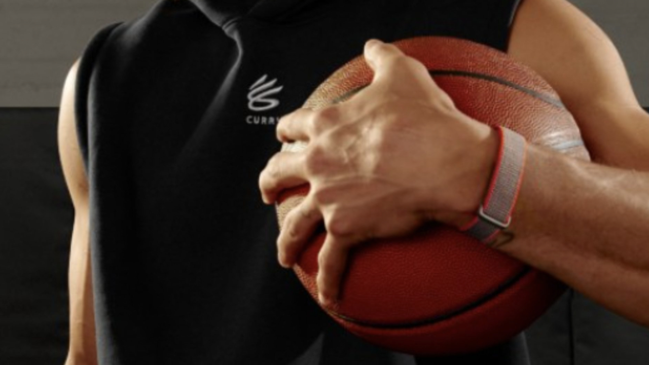 Google pregătește lansarea unei brățări de fitness care să concureze cu Whoop. Primele imagini