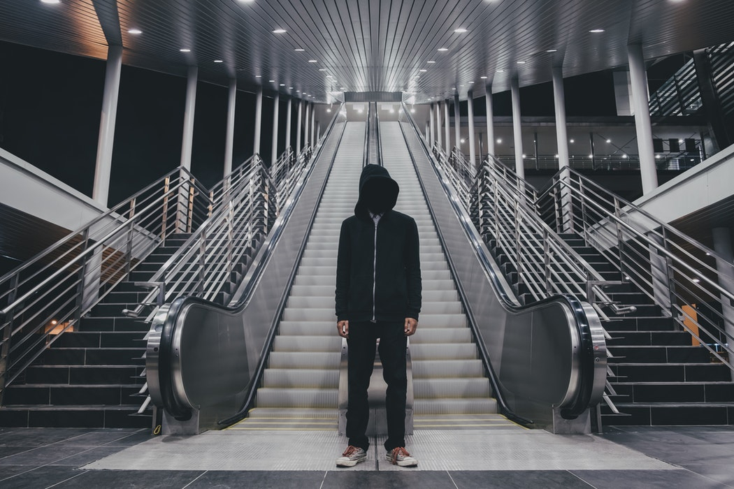 Botnetul care se joacă de-a v-ați ascunselea pe Android