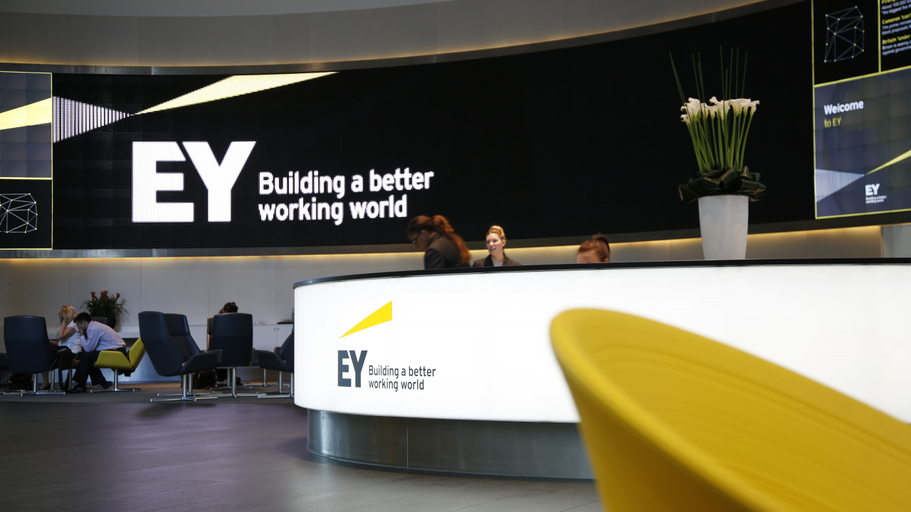 EY investește un miliard de dolari în servicii și soluții inovatoare